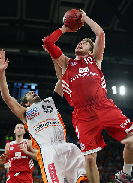 中期交易的 中期交易的