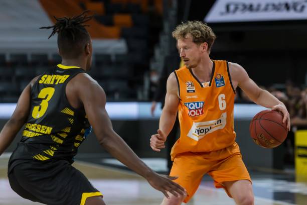 联赛中独树 联赛中独树